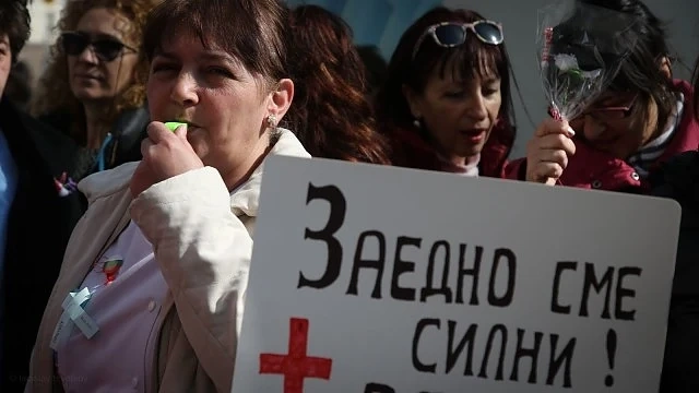 Началната заплата на медицинските сестри става 950 лева