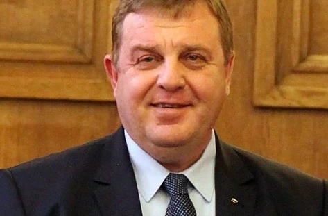 Красимир Каракачанов ще връчи знамето на VII ученически гвардейски отряд в Горна Оряховица