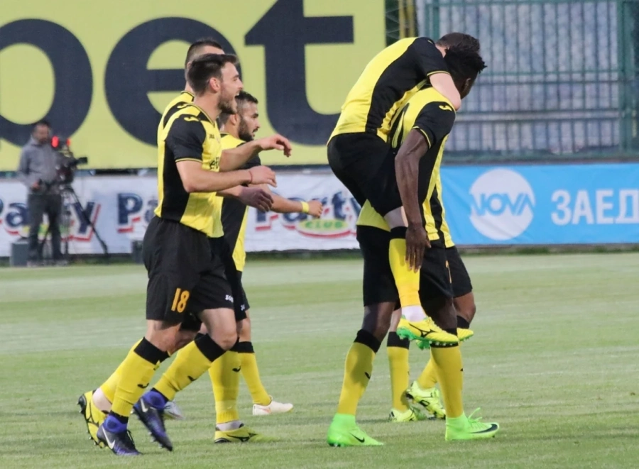 Ботев (Пловдив) взе аванс срещу ЦСКА с 3:2 