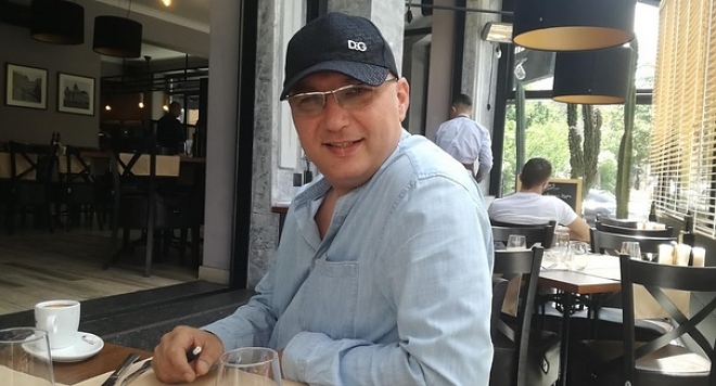 Шеф Манчев пак заряза жена си заради друга