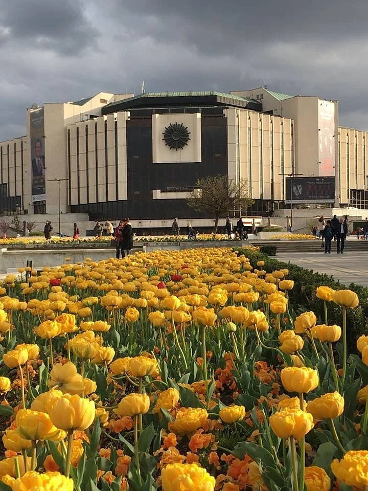 Фандъкова поздравява всички именници 