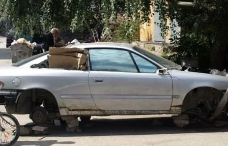 Махат изоставени автомобили от улиците в София