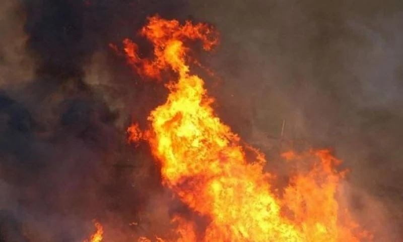 Голям пожар избухна в училище в Пловдив