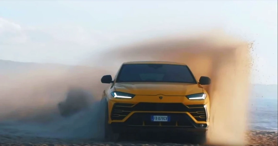 Lamborghini показа офроуда Urus на пясъка (ВИДЕО)