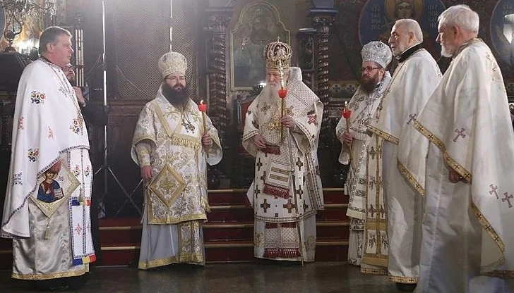 Патриарх Неофит оглави пасхалната вечерня