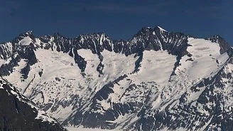 Лавина уби четирима скиори в Швейцария 