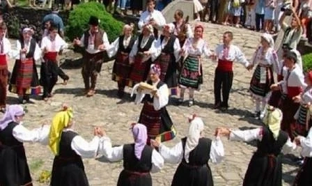 Светла сряда е! Изпълняват се обичаи за дъжд и плодородие