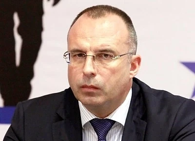 Оставка! Земеделският Порожанов всеки ден се обяснява за къщите за гости