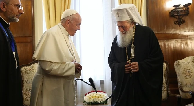 Папа Франциск се срещна с патриарх Неофит (СНИМКИ)