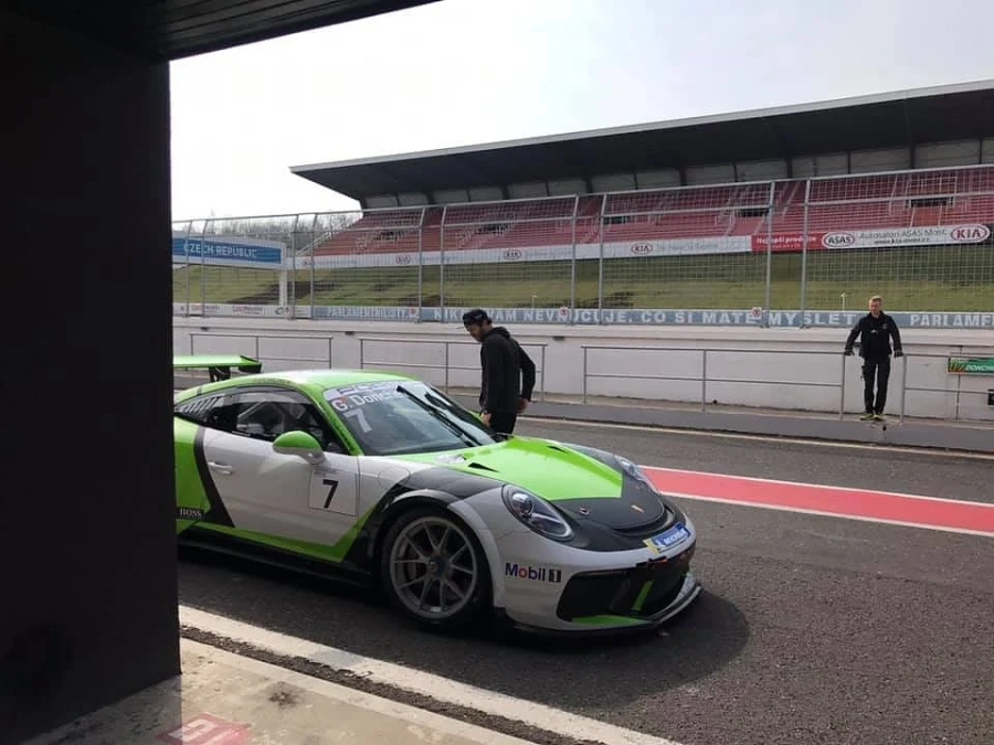Изключително трудно начало за Георги Дончев в Carrera Cup 2019