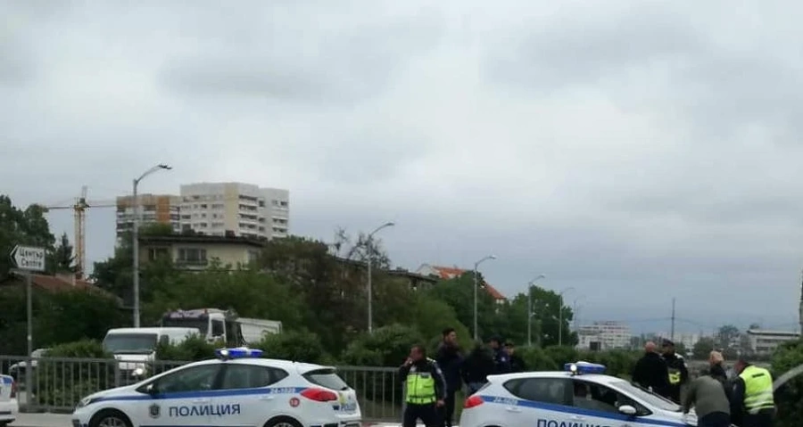 Джип блъсна 4 деца в София и се преобърна в река