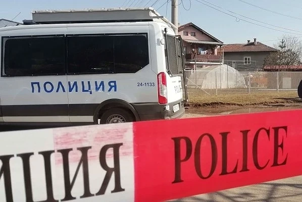 Мъж закла жена си в Костенец
