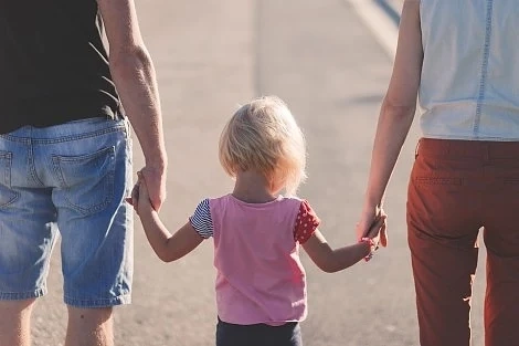 Родители излизат на национален протест срещу Стратегията за детето