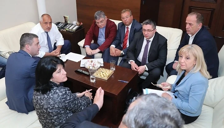 Петя Аврамова: България няма магистрална мрежа, но тол системата трябва да заработи   