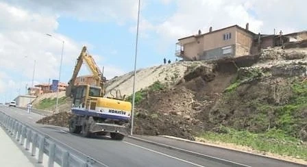 Ромски къщи виновни за свличането върху новия варненски булевард