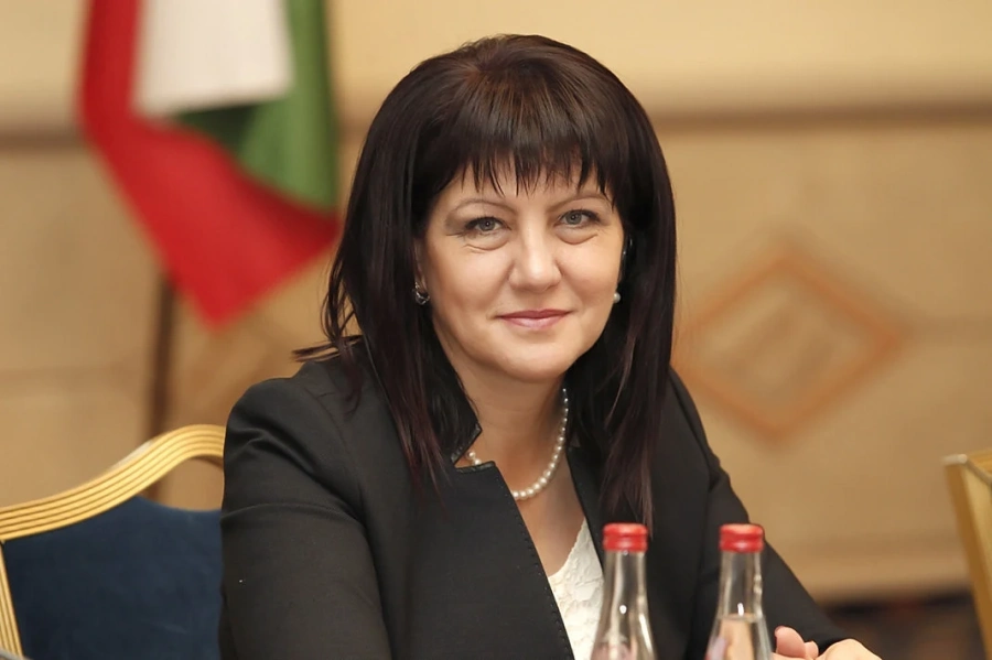 Караянчева в Рим: Горди сме, че над 300 млн славяни пишат на кирилица