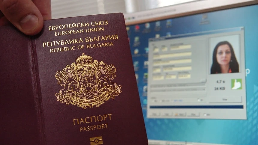 Улесняват ваденето на български лични документи в чужбина