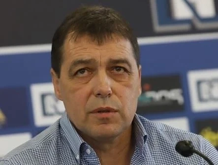 Левски представи официално Петър Хубчев