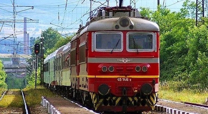 Децата пътуват във влаковете без пари днес