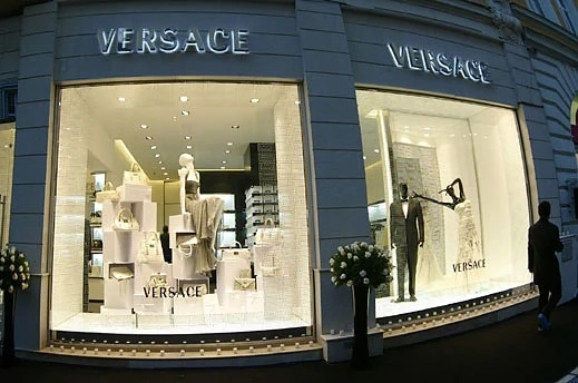 Versace открива десетки нови магазини през идните години