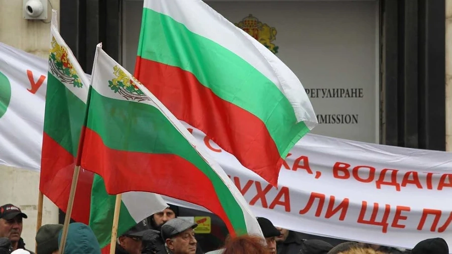 Протестиращи пред КЕВР: И за въздуха ли ще плащаме!