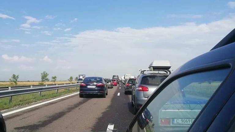 Поне 165 хил. автомобила са излезли от София на 23 май