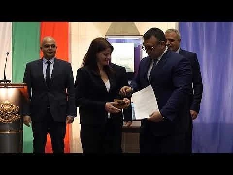 Младен Маринов награди служители на МВР за проявен висок професионализъм