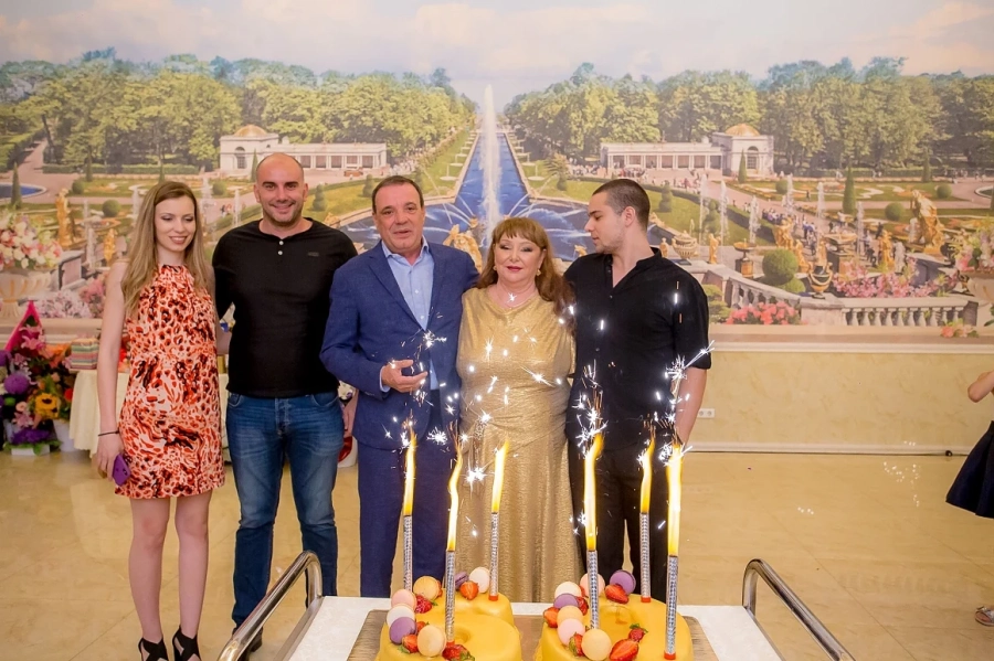 300 гости и Софи Маринова за юбилея на Меги Савова