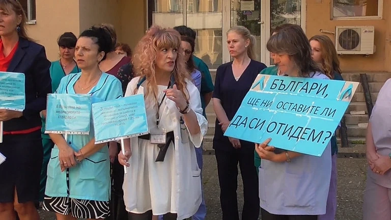 Специалисти от видинската болница спряха работа за час в знак на протест