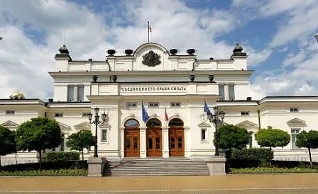Партиите ще връщат надвзетите субсидии от 2016 г. насам