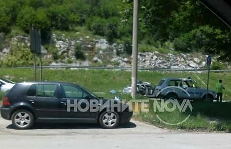 Двама загинали и трима ранени след челен удар с полицейски автомобил на АМ „Хемус“ (СНИМКИ)