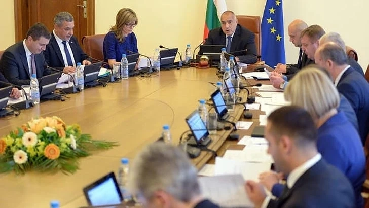 Правителството предлага за награди четирима души