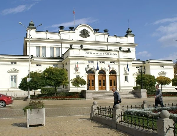 Сайтът на Народното събрание няма да работи два дни