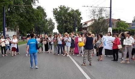 Медицински сестри блокираха пътя Пазарджик-Пещера