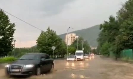 Порой наводни Карлово (СНИМКИ)