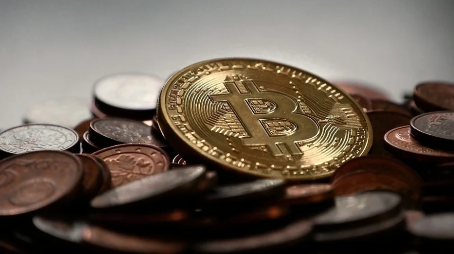 Биткойн надмина 11 000 долара, продължава да се покачва