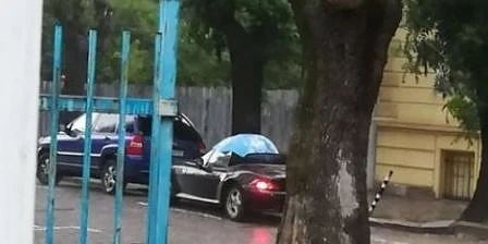 Столичанин с BMW кабрио в дъжда (СНИМКИ)