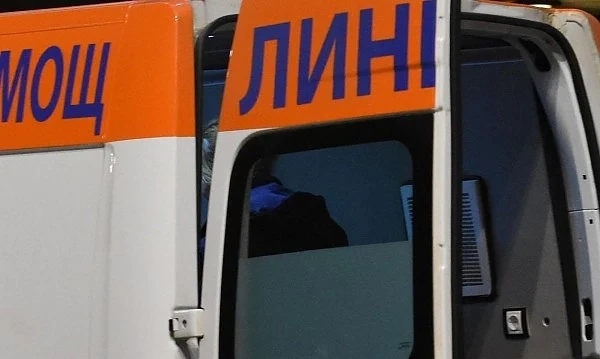 Тежка катастрофа между автобус и кола край Бистрица