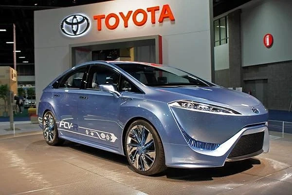 Toyota ще инвестира 2 млрд. долара в електромобили в Индонезия 