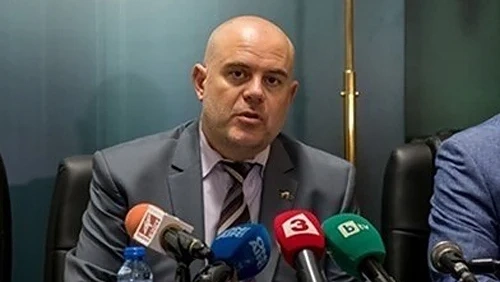 Полицай под прикритие разкрил група от трима лекари, издали над 100 фалшиви ТЕЛК решения