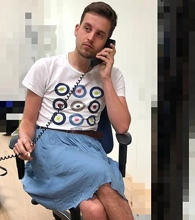 Холандец отиде на работа с пола заради забрана на къси панталони