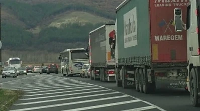 Мащабен протест на път Е79 заради проблемите с неговата натовареност