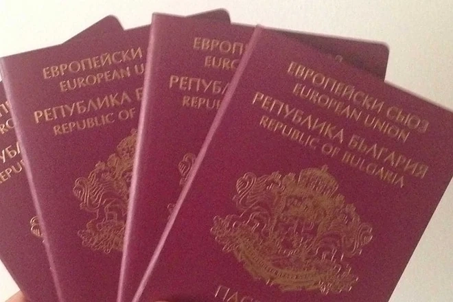 Българка и сириец продавали фалшиви паспорти срещу 5000 евро в Гърция