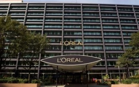 L\'Oreal преговаря с Clarins за купуване на марките Mugler и Azzaro