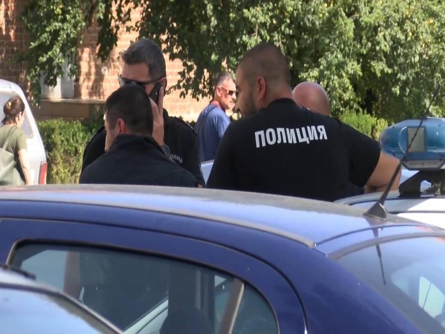 Претърсиха домовете на четирима служители на КАТ - Казанлък