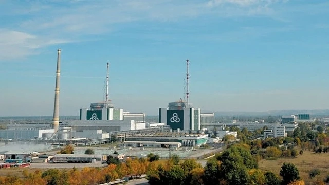 Проверяват генератора в VI блок на АЕЦ \