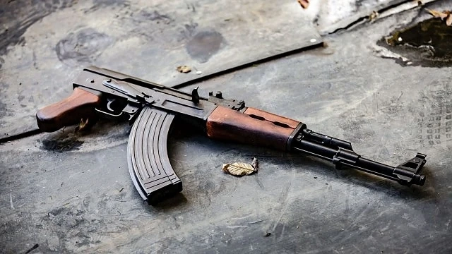 Двама в ареста, заради търговия с автомати
