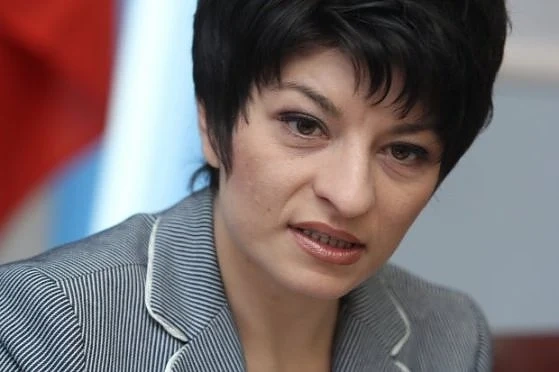Десислава Атанасова: Цената на машинното гласуване ще бъде още по-висока за местните избори