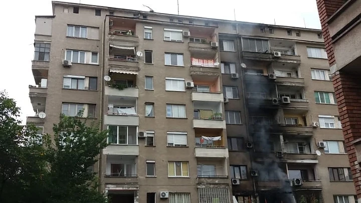 Пожар в блок в Стара Загора, има жертва