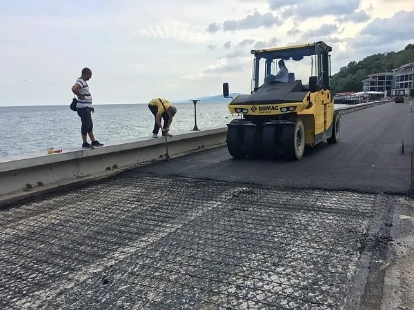 Балчик спира автомобилите край плажа
